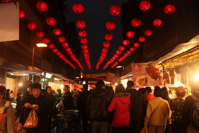 Preparando el año nuevo chino en Dihua street