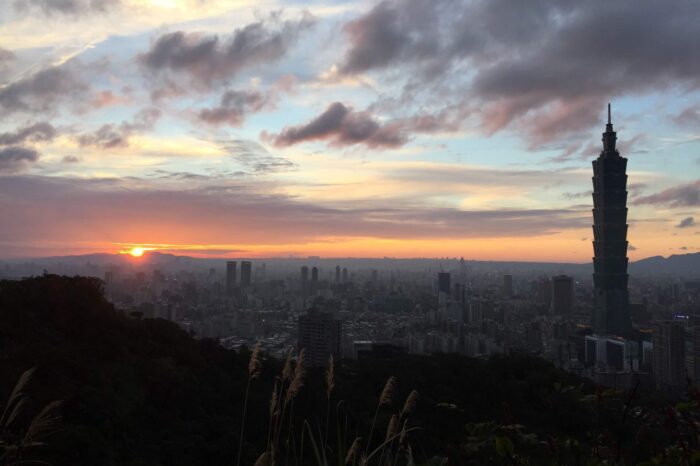 Visita guiada a Taipei 101, Elephant Mountain y casernas militares